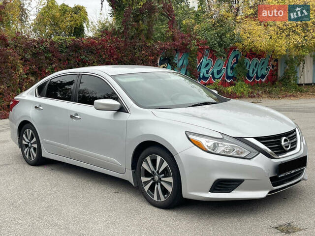 Сірий Ніссан Альтіма, об'ємом двигуна 2.49 л та пробігом 75 тис. км за 11500 $, фото 4 на Automoto.ua