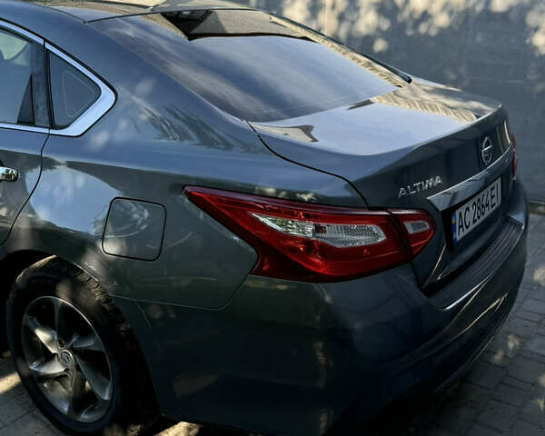 Серый Ниссан Альтима, объемом двигателя 2.49 л и пробегом 217 тыс. км за 11000 $, фото 7 на Automoto.ua