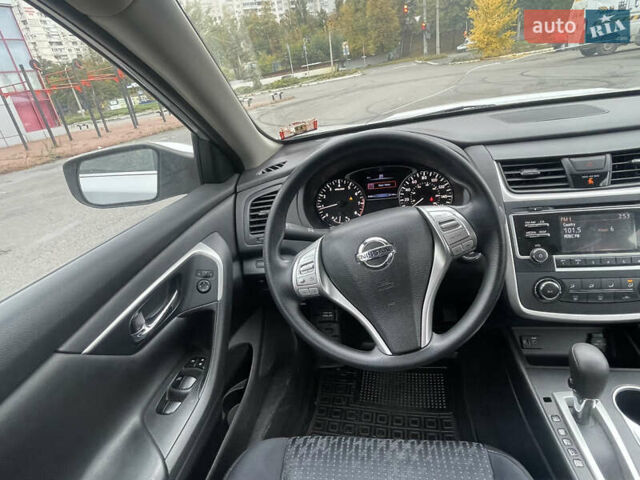 Сірий Ніссан Альтіма, об'ємом двигуна 2.49 л та пробігом 75 тис. км за 11500 $, фото 19 на Automoto.ua