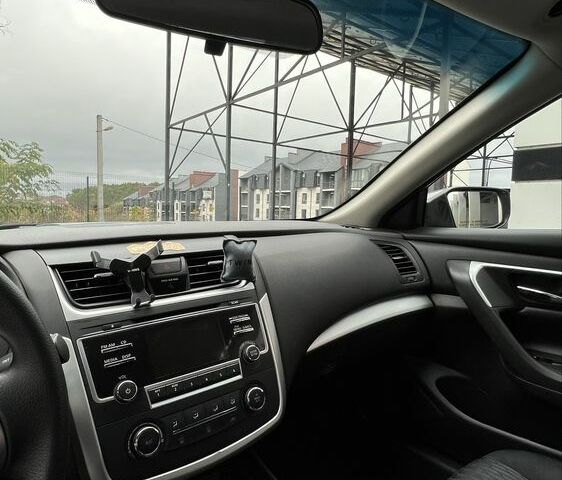 Серый Ниссан Альтима, объемом двигателя 2.5 л и пробегом 95 тыс. км за 12300 $, фото 14 на Automoto.ua