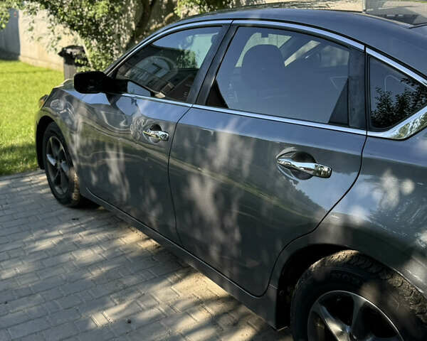 Серый Ниссан Альтима, объемом двигателя 2.49 л и пробегом 217 тыс. км за 11000 $, фото 6 на Automoto.ua