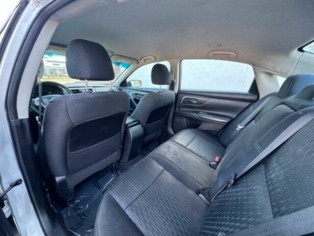 Серый Ниссан Альтима, объемом двигателя 2.5 л и пробегом 67 тыс. км за 1850 $, фото 9 на Automoto.ua