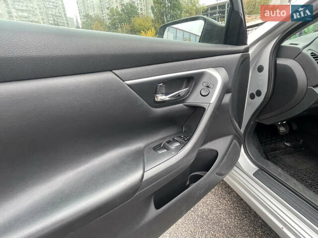 Сірий Ніссан Альтіма, об'ємом двигуна 2.49 л та пробігом 75 тис. км за 11500 $, фото 30 на Automoto.ua