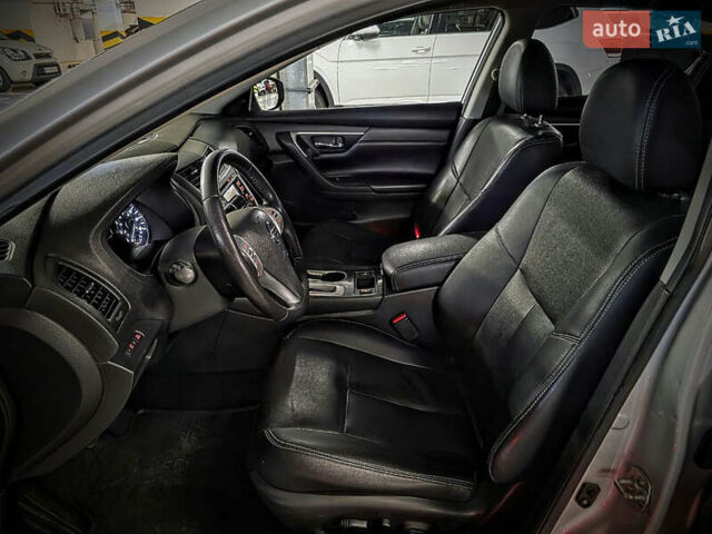 Сірий Ніссан Альтіма, об'ємом двигуна 2.49 л та пробігом 185 тис. км за 10500 $, фото 4 на Automoto.ua