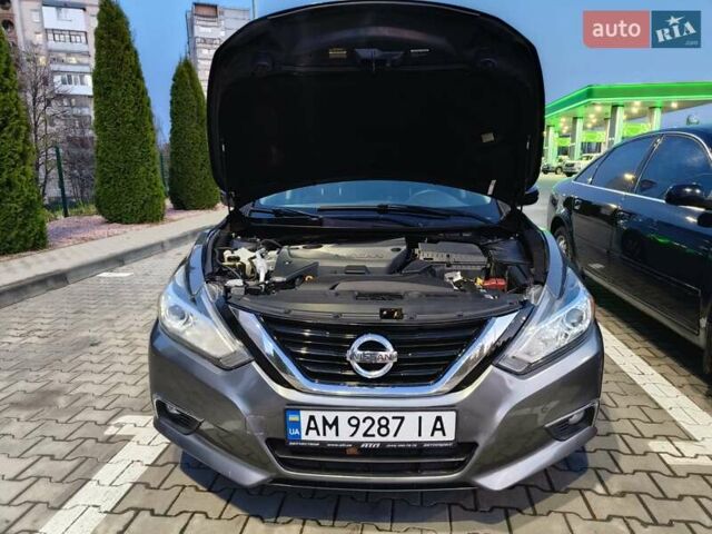 Серый Ниссан Альтима, объемом двигателя 2.49 л и пробегом 230 тыс. км за 9499 $, фото 2 на Automoto.ua