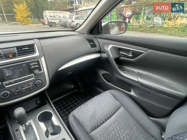 Сірий Ніссан Альтіма, об'ємом двигуна 2.49 л та пробігом 75 тис. км за 11500 $, фото 24 на Automoto.ua