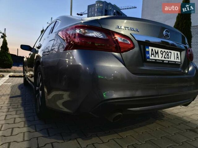 Серый Ниссан Альтима, объемом двигателя 2.49 л и пробегом 230 тыс. км за 9499 $, фото 3 на Automoto.ua