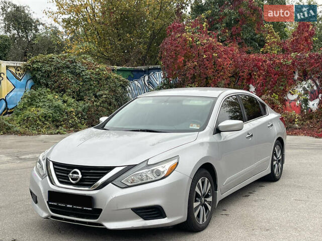 Сірий Ніссан Альтіма, об'ємом двигуна 2.49 л та пробігом 75 тис. км за 11500 $, фото 9 на Automoto.ua