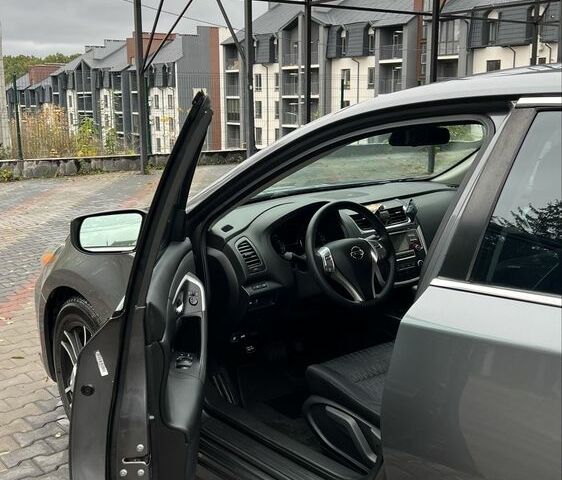 Серый Ниссан Альтима, объемом двигателя 2.5 л и пробегом 95 тыс. км за 12300 $, фото 10 на Automoto.ua