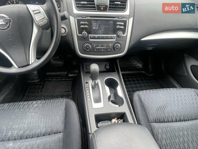 Сірий Ніссан Альтіма, об'ємом двигуна 2.49 л та пробігом 75 тис. км за 11500 $, фото 20 на Automoto.ua