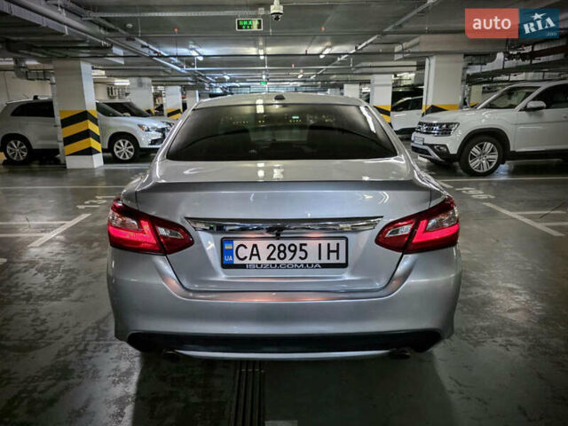 Сірий Ніссан Альтіма, об'ємом двигуна 2.49 л та пробігом 185 тис. км за 10500 $, фото 1 на Automoto.ua