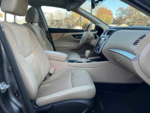 Серый Ниссан Альтима, объемом двигателя 2.5 л и пробегом 69 тыс. км за 9500 $, фото 9 на Automoto.ua