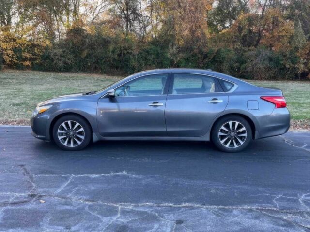 Серый Ниссан Альтима, объемом двигателя 2.5 л и пробегом 69 тыс. км за 9500 $, фото 4 на Automoto.ua