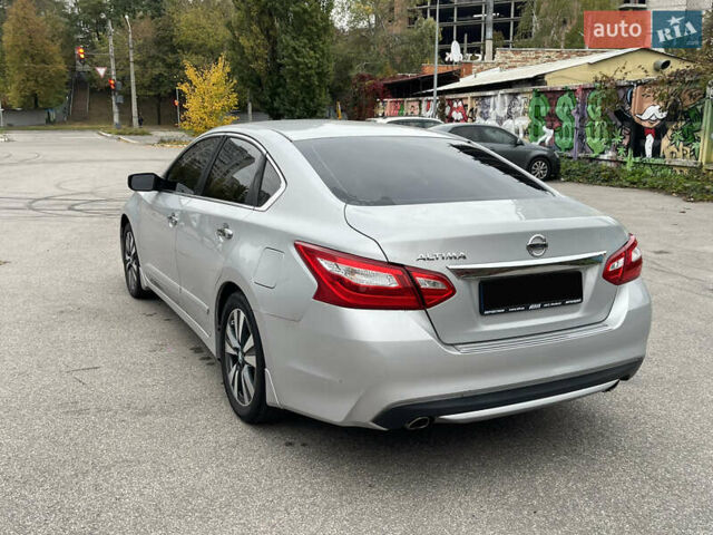 Сірий Ніссан Альтіма, об'ємом двигуна 2.49 л та пробігом 75 тис. км за 11500 $, фото 18 на Automoto.ua