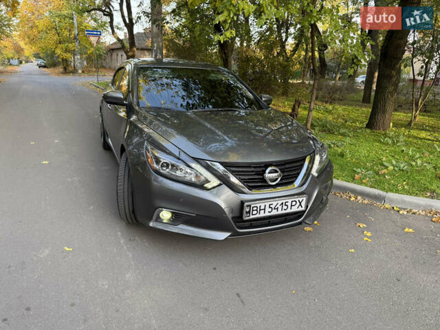 Серый Ниссан Альтима, объемом двигателя 2.49 л и пробегом 105 тыс. км за 12800 $, фото 2 на Automoto.ua