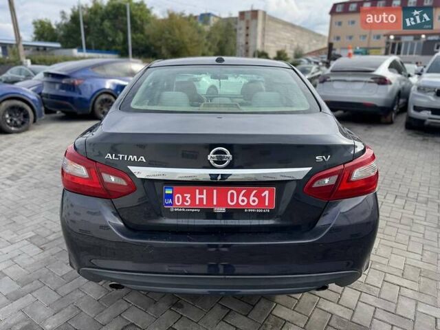 Серый Ниссан Альтима, объемом двигателя 2.5 л и пробегом 186 тыс. км за 8800 $, фото 4 на Automoto.ua