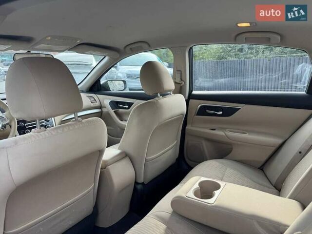 Серый Ниссан Альтима, объемом двигателя 2.5 л и пробегом 186 тыс. км за 8800 $, фото 14 на Automoto.ua