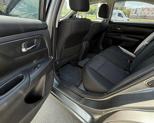 Сірий Ніссан Альтіма, об'ємом двигуна 2.49 л та пробігом 65 тис. км за 13500 $, фото 17 на Automoto.ua