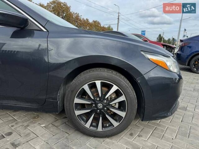 Серый Ниссан Альтима, объемом двигателя 2.5 л и пробегом 186 тыс. км за 8800 $, фото 9 на Automoto.ua