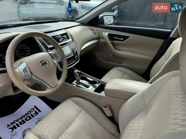 Серый Ниссан Альтима, объемом двигателя 2.5 л и пробегом 186 тыс. км за 8800 $, фото 12 на Automoto.ua