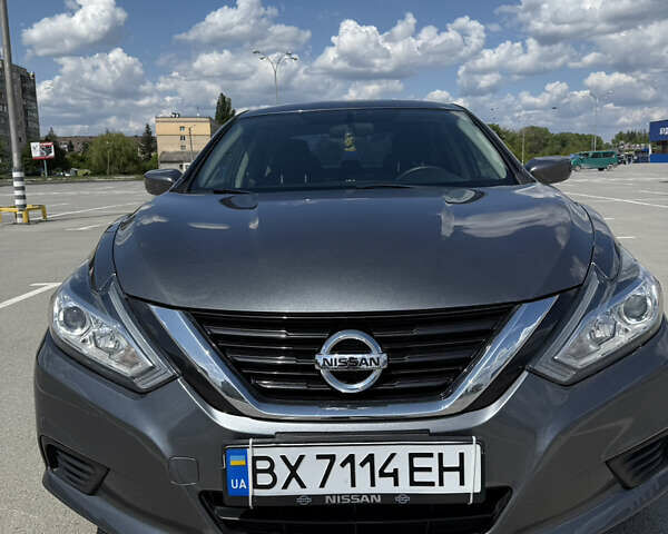 Сірий Ніссан Альтіма, об'ємом двигуна 2.49 л та пробігом 65 тис. км за 13500 $, фото 4 на Automoto.ua