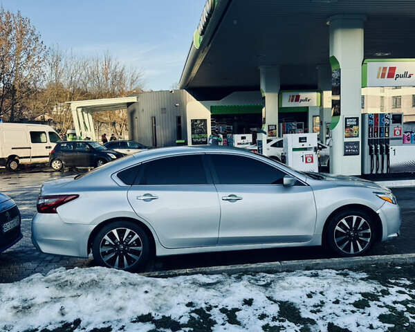 Серый Ниссан Альтима, объемом двигателя 2.49 л и пробегом 117 тыс. км за 11200 $, фото 3 на Automoto.ua