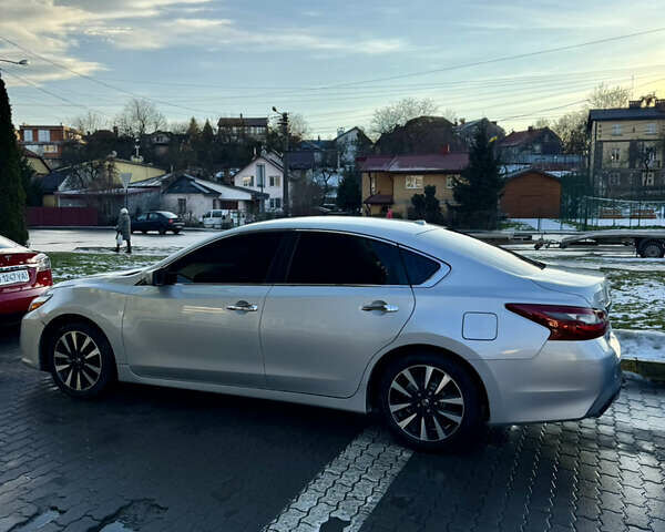 Серый Ниссан Альтима, объемом двигателя 2.49 л и пробегом 117 тыс. км за 11200 $, фото 2 на Automoto.ua