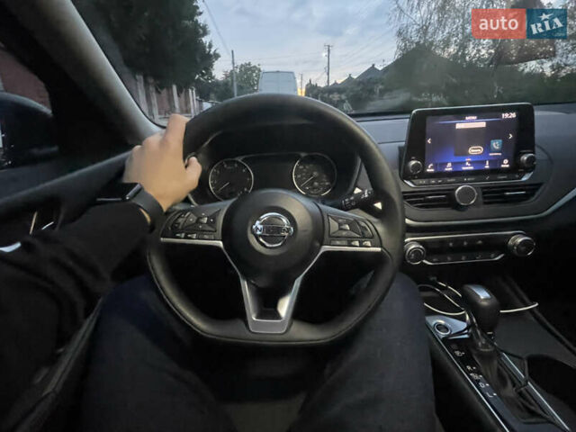 Сірий Ніссан Альтіма, об'ємом двигуна 2.5 л та пробігом 37 тис. км за 17000 $, фото 1 на Automoto.ua