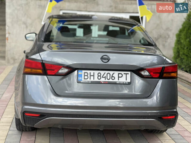 Сірий Ніссан Альтіма, об'ємом двигуна 2.5 л та пробігом 37 тис. км за 17000 $, фото 8 на Automoto.ua