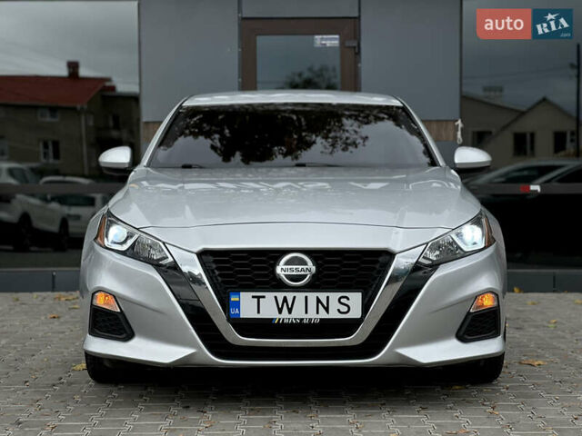 Сірий Ніссан Альтіма, об'ємом двигуна 2.5 л та пробігом 82 тис. км за 14500 $, фото 1 на Automoto.ua