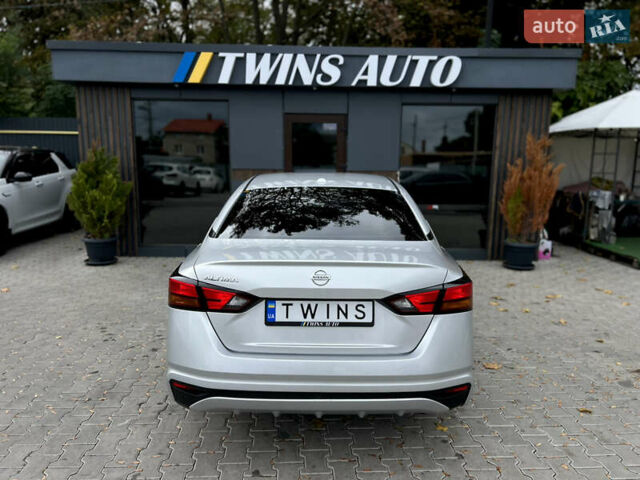 Сірий Ніссан Альтіма, об'ємом двигуна 2.5 л та пробігом 82 тис. км за 14500 $, фото 20 на Automoto.ua