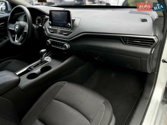 Сірий Ніссан Альтіма, об'ємом двигуна 2.5 л та пробігом 82 тис. км за 14500 $, фото 27 на Automoto.ua