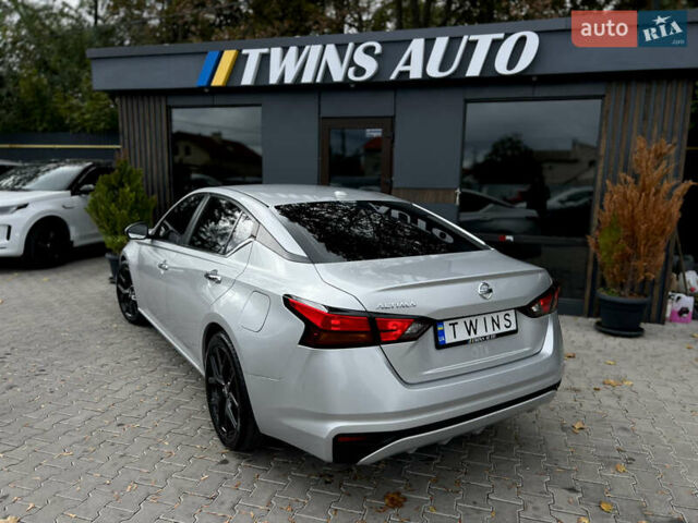 Сірий Ніссан Альтіма, об'ємом двигуна 2.5 л та пробігом 82 тис. км за 14500 $, фото 21 на Automoto.ua