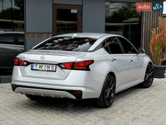 Сірий Ніссан Альтіма, об'ємом двигуна 2.5 л та пробігом 82 тис. км за 14500 $, фото 3 на Automoto.ua