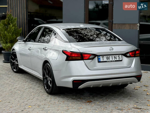 Сірий Ніссан Альтіма, об'ємом двигуна 2.5 л та пробігом 82 тис. км за 14500 $, фото 5 на Automoto.ua