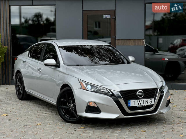 Сірий Ніссан Альтіма, об'ємом двигуна 2.5 л та пробігом 82 тис. км за 14500 $, фото 2 на Automoto.ua