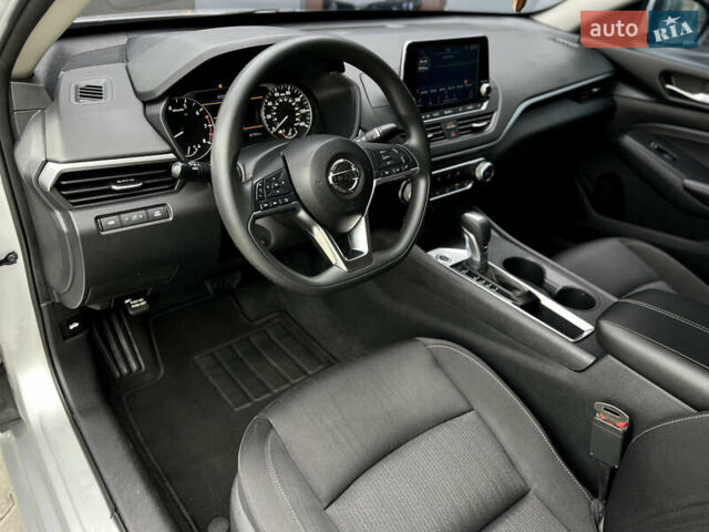 Сірий Ніссан Альтіма, об'ємом двигуна 2.5 л та пробігом 82 тис. км за 14500 $, фото 24 на Automoto.ua