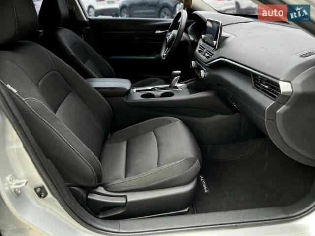 Сірий Ніссан Альтіма, об'ємом двигуна 2.5 л та пробігом 82 тис. км за 14500 $, фото 26 на Automoto.ua