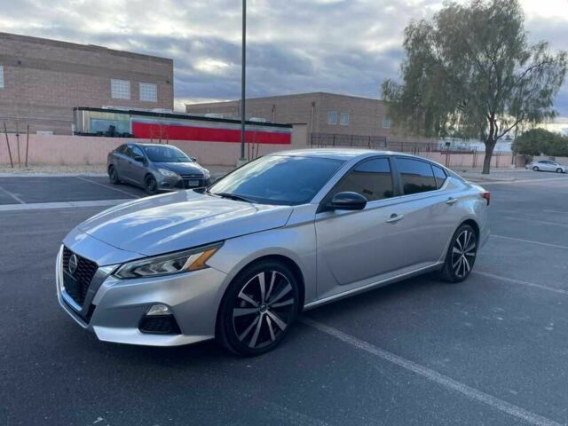 Серый Ниссан Альтима, объемом двигателя 2.5 л и пробегом 75 тыс. км за 6000 $, фото 1 на Automoto.ua