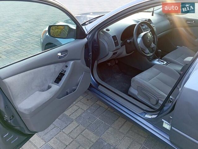 Синій Ніссан Альтіма, об'ємом двигуна 2.49 л та пробігом 156 тис. км за 6500 $, фото 6 на Automoto.ua
