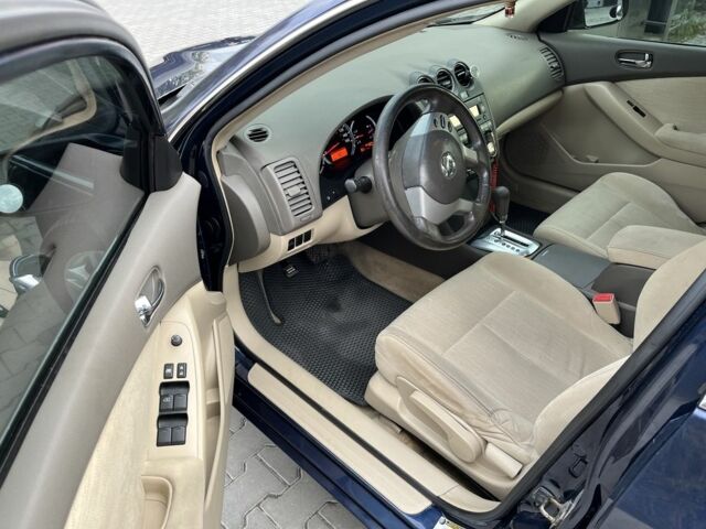 Синій Ніссан Альтіма, об'ємом двигуна 2.5 л та пробігом 258 тис. км за 5000 $, фото 6 на Automoto.ua