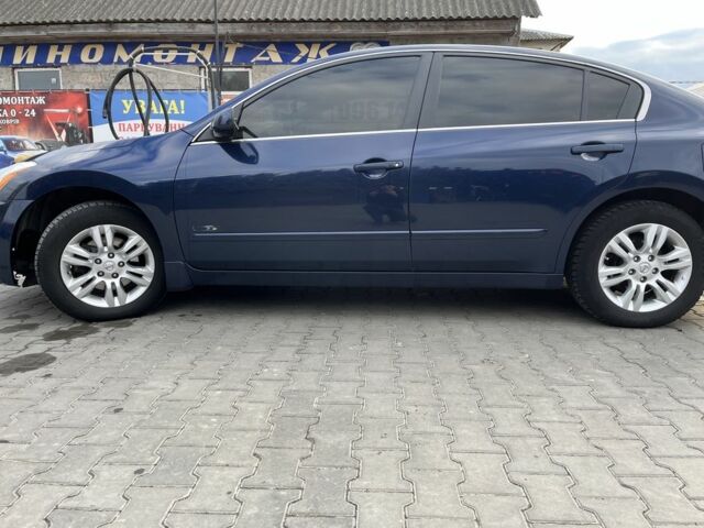 Синій Ніссан Альтіма, об'ємом двигуна 2.5 л та пробігом 258 тис. км за 5000 $, фото 1 на Automoto.ua