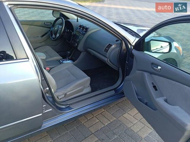 Синій Ніссан Альтіма, об'ємом двигуна 2.49 л та пробігом 156 тис. км за 6500 $, фото 5 на Automoto.ua