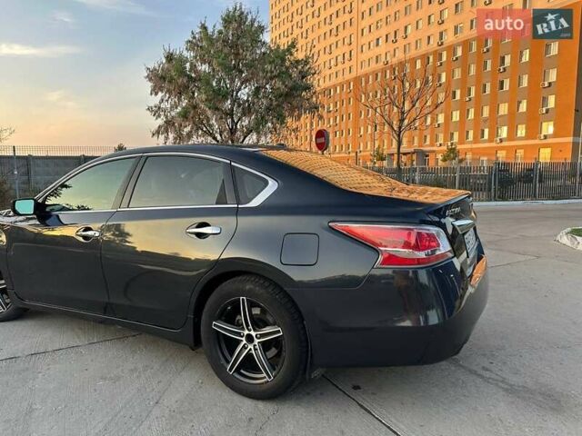Синий Ниссан Альтима, объемом двигателя 2.5 л и пробегом 98 тыс. км за 9900 $, фото 4 на Automoto.ua