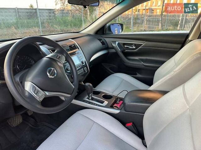 Синий Ниссан Альтима, объемом двигателя 2.5 л и пробегом 98 тыс. км за 9900 $, фото 2 на Automoto.ua