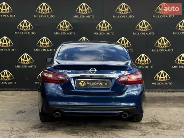 Синий Ниссан Альтима, объемом двигателя 2.49 л и пробегом 211 тыс. км за 10900 $, фото 4 на Automoto.ua