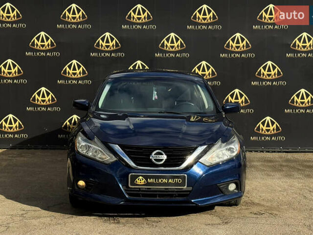 Синий Ниссан Альтима, объемом двигателя 2.49 л и пробегом 211 тыс. км за 10900 $, фото 1 на Automoto.ua