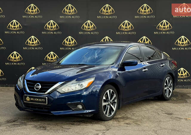 Синий Ниссан Альтима, объемом двигателя 2.49 л и пробегом 211 тыс. км за 10900 $, фото 2 на Automoto.ua