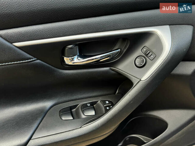 Синий Ниссан Альтима, объемом двигателя 2.49 л и пробегом 211 тыс. км за 10900 $, фото 15 на Automoto.ua