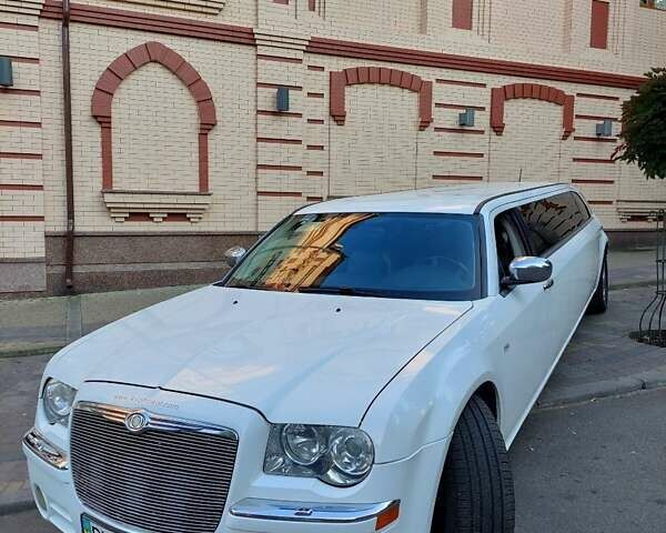 Белый Ниссан Армада, объемом двигателя 5.6 л и пробегом 190 тыс. км за 31000 $, фото 15 на Automoto.ua
